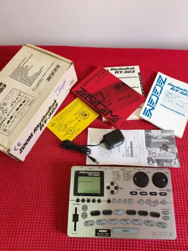 Bateria Eletronica Zoom Rhythmtrack 323