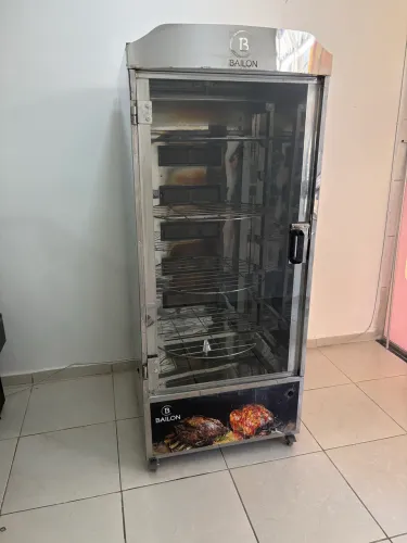 Grelhador de Frangos e Carnes