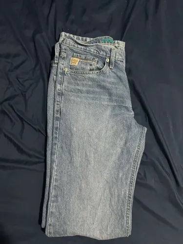 Calça Cinch modelo Grant 