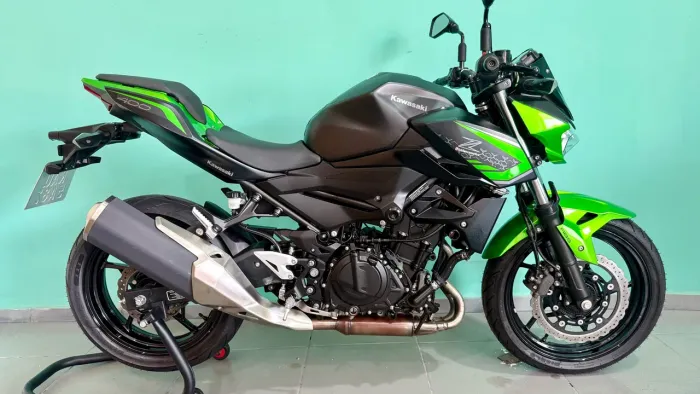Kawasaki Z 400 2021