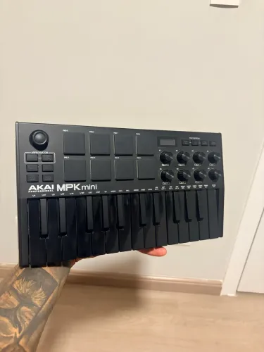 Akai MPK mini Black Edition