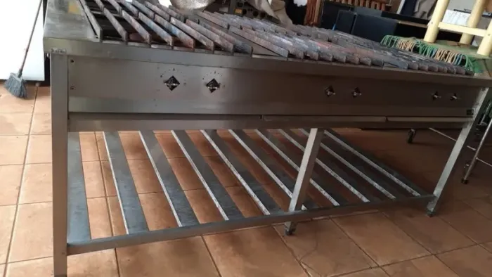 Fogão Ind. Inox e alumínio 6 b de 0,50cm 2,00x1,20 m marca Relux bem conservado 
