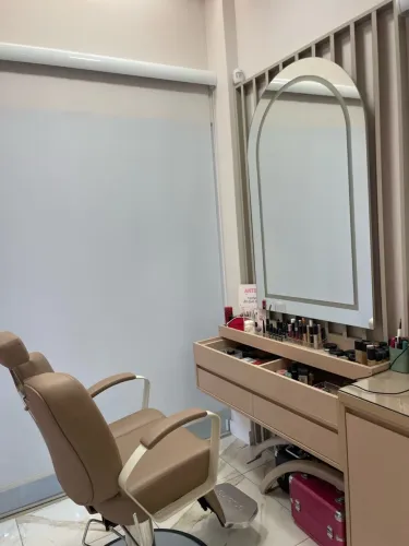 Poltrona de Maquiagem, Design de sobrancelha