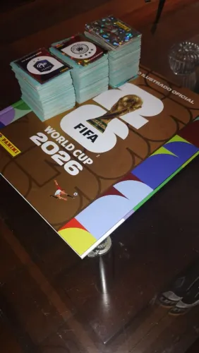 Álbum Dourado Capa Dura + 993 Figurinhas Sem Repetições 
