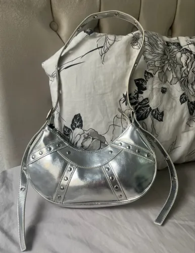 Bolsa de ombro prata Shein nunca usada