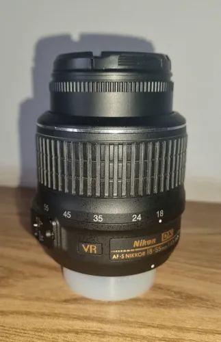 Lente 18-55mm F3.5-5.6 Vr usada para backup. Lente muito nova, vendendo para upgrade.