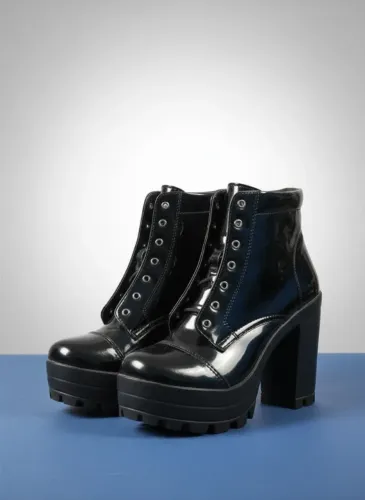 bota conturno vinil tratorada estilo gótica