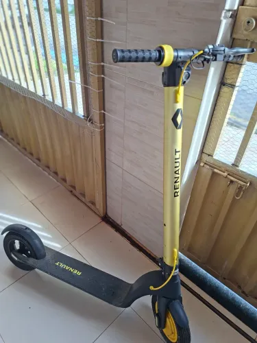 Patinete elétrico marca renaut