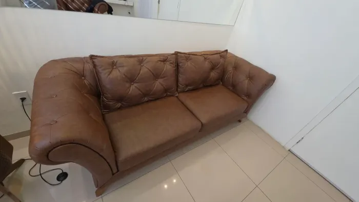 Sofá de dois lugares