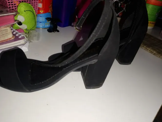 Salto alto semi novo n 34