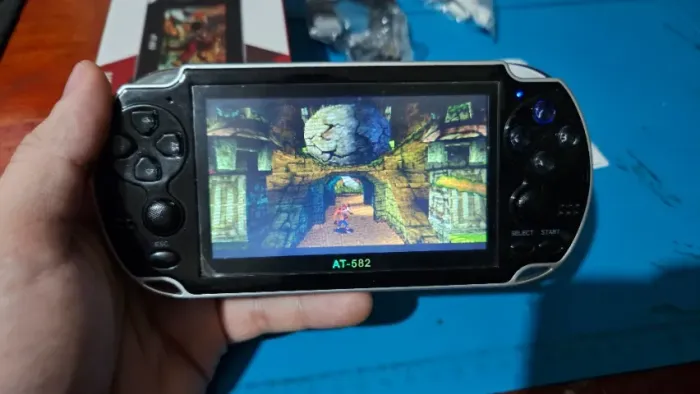 AT-582 - Video Game Emulador Portátil