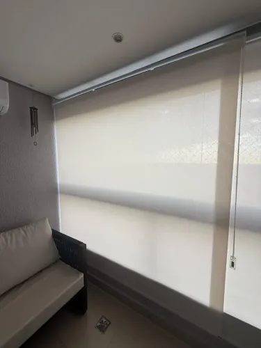 Persiana Rolô Tela Solar Off White - Excelente estado