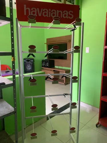 Suporte para chinelos,semi novo.