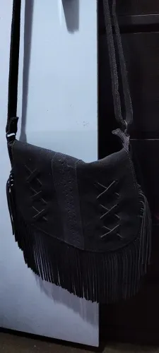 Bolsa média com franja 