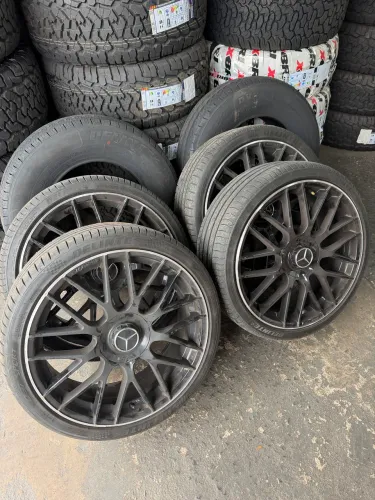 Jogo de rodas aro 20? Mercedes amg + 5 pneus novos 235/35/20