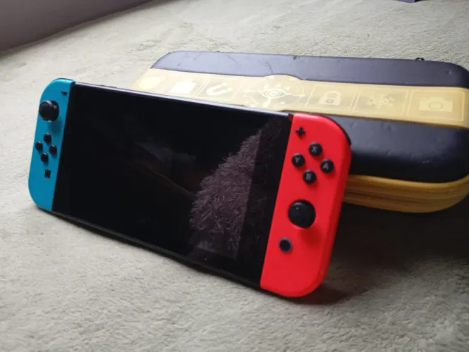 NINTENDO SWITCH ORIGINAL - VERMELHO E AZUL