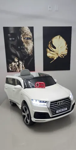 Carro Elétrico Infantil Audi Q7 com Controle Remoto