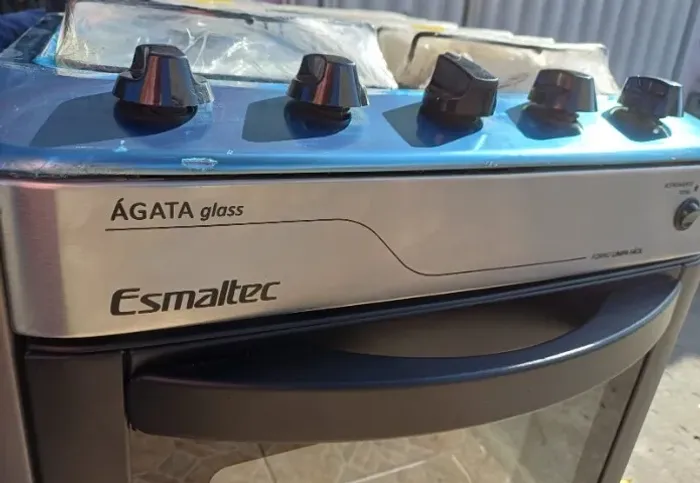 Fogão Esmaltec Ágata Glass 4 Bocas Preto Forno Limpa Fácil e Acendimento Automático