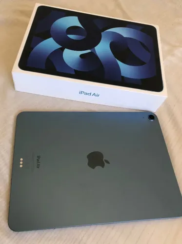 iPad Air (5ª geração) 64 GB azul + Apple Pencil + capinha com teclado