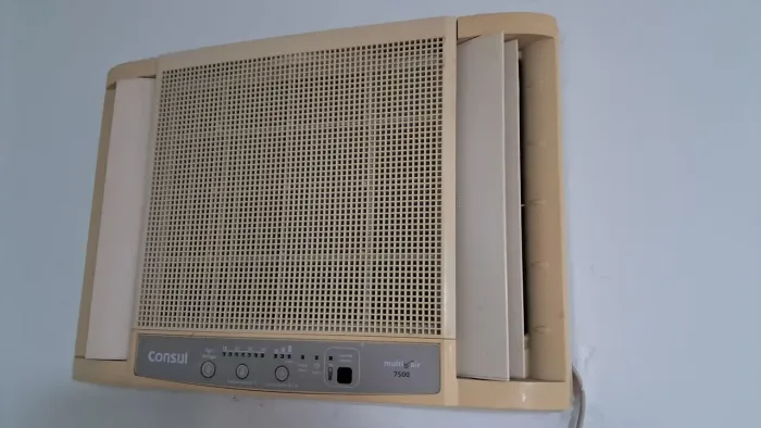 Ar condicionado Consul 7500 BTUs com controle remoto