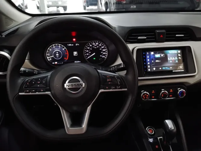 Motorista com veículo