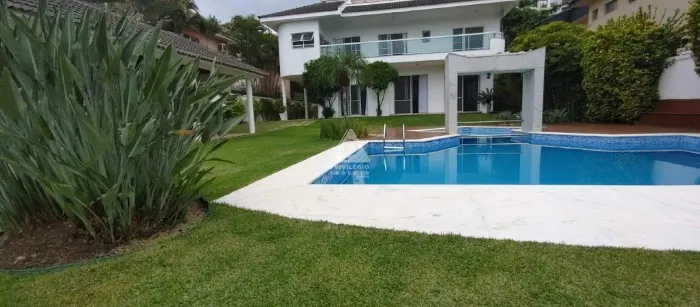 Mansão de Alto Padrão na Barra da Tijuca com 1.500m², lazer completo, piscina e vista para