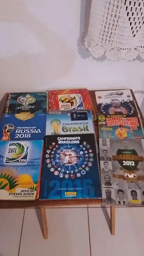 Lote Álbuns Completos e incompletos