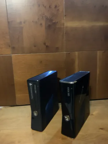 Vendo 2 Xbox com defeito fácil de concertar