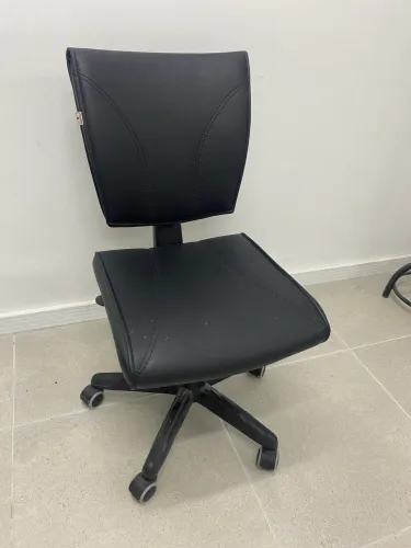 Mesa de manicure e cadeira