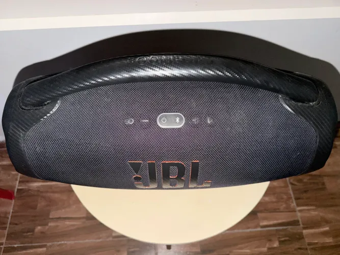 Boombox 3 nova sem detalhes