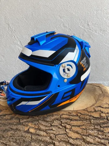 Capacete esportivo