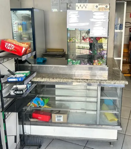 Balcão expositor caixa/baleiro