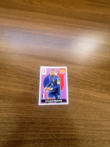 Figurinha legend do kylian mbappe lilás