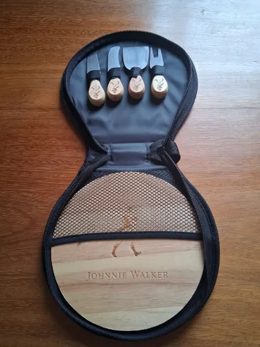 Kit tábua de queijo Johnnie walker