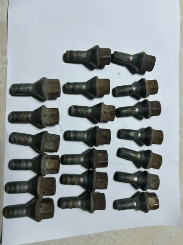 Parafusos rodas JEEP usados