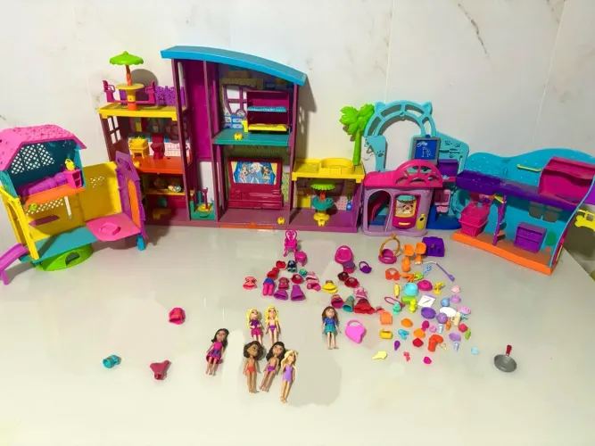 Lote Polly pocket, Casa da Polly, clínica veterinária,salão de beleza, Roupinhas, bonecas 