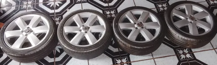 Vendo jogo de rodas aro 18 surf