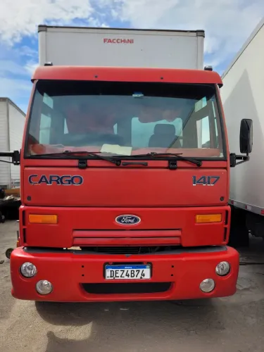 Ford cargo. 14 17 baú ano 2001.