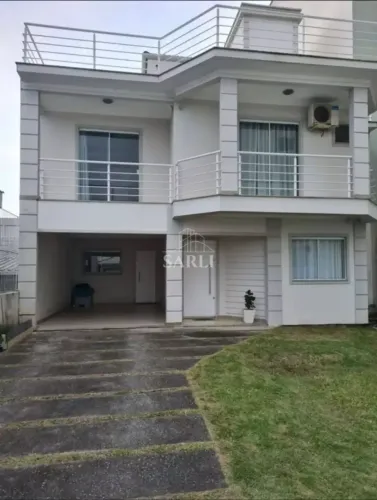 Casa à venda no Bairro de Barreiros em São José.