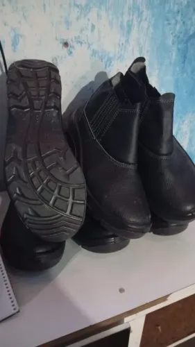 3 pares de botas  número 44