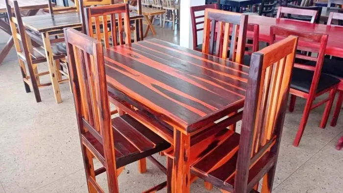 Vendo mesas e cadeiras para residências e restaurantes