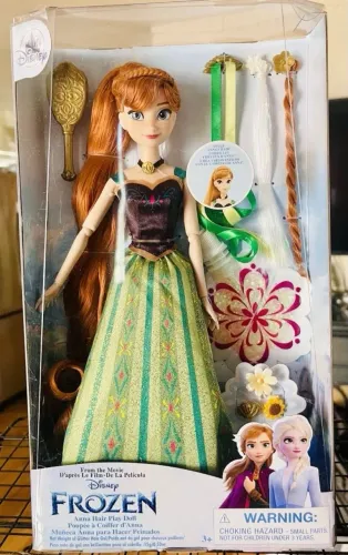 BONECA BARBIE ANNA FROZEN DISNEY STORE VESTIDO VERDE COM ACESSÓRIOS NOVA LACRADA