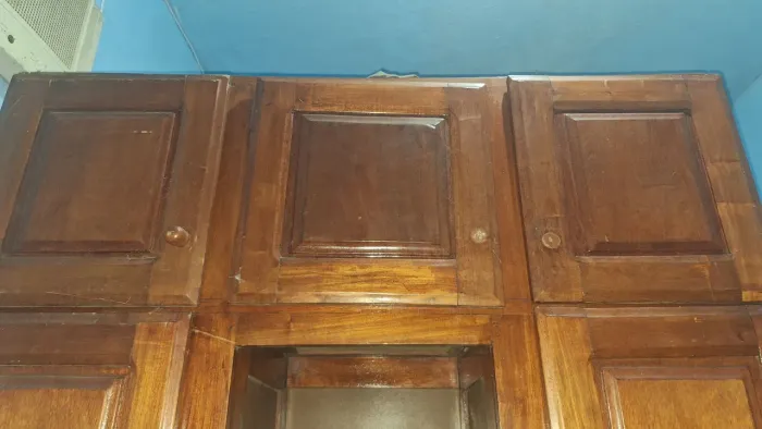 Guarda roupa de madeira maciça