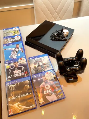 Playstation 4 Console PS4