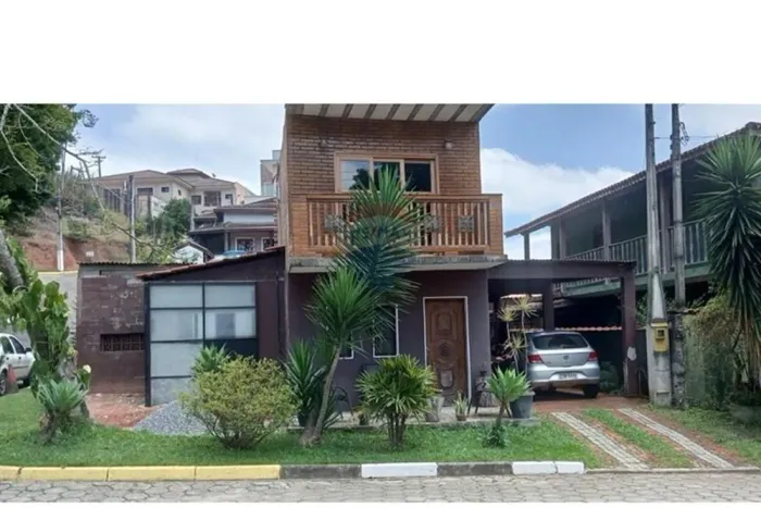 "Encantadora Casa em Condomínio no Recanto Imperial"