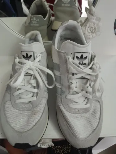 Tênis Adidas