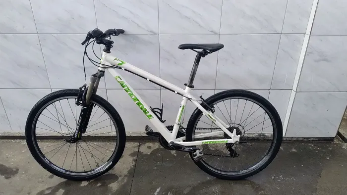Bicicleta cannodale aro26 24v