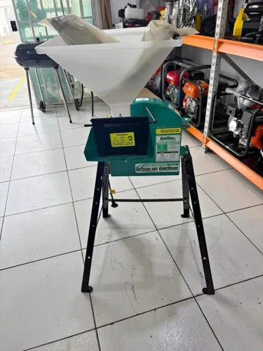 Triturador forrageira 1.5cv com 3 peneiras Garthen - Loja/Nova