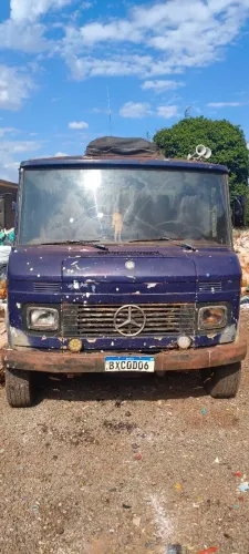 Caminhão Mercedes bens L 608 com braço hidráulico