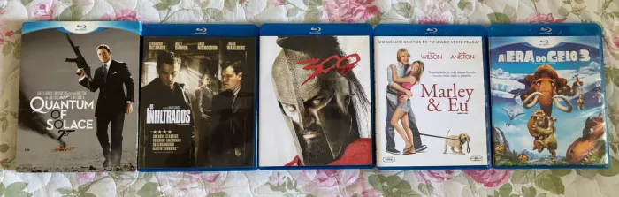 Vendo 5 filmes em Bluray bem conservados, usado poucas vezes, item pessoal.